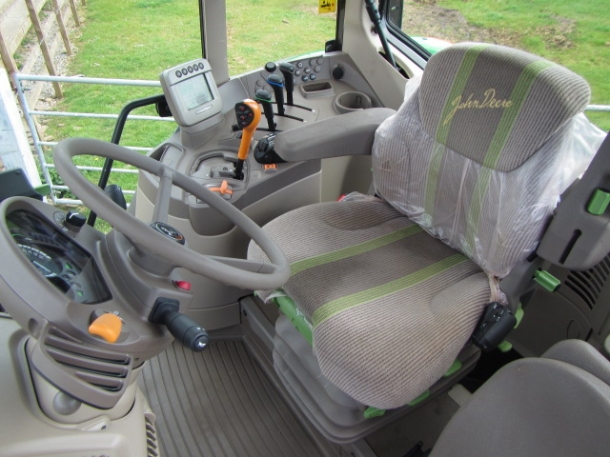 John Deere 6830