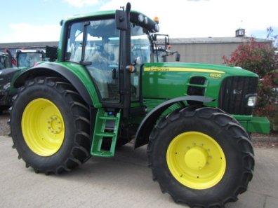 John Deere 6830
