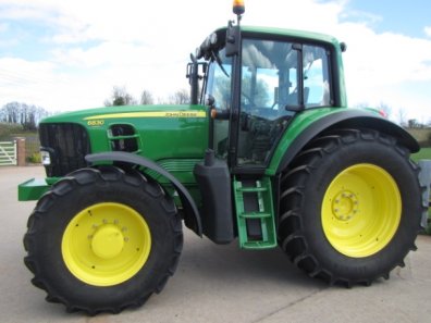 John Deere 6830