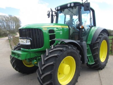 John Deere 6830