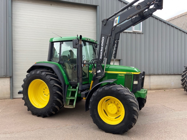John Deere 6910