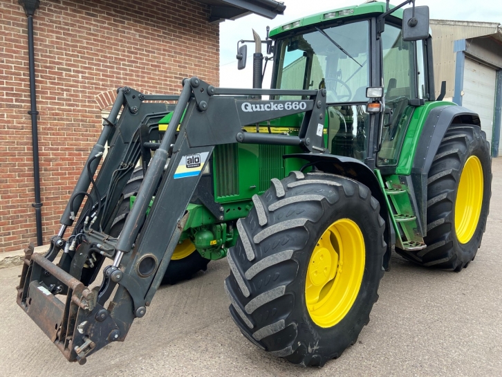 John Deere 6910