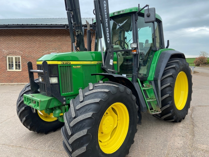 John Deere 6910