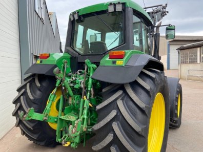 John Deere 6910
