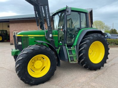 John Deere 6910