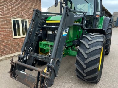 John Deere 6910