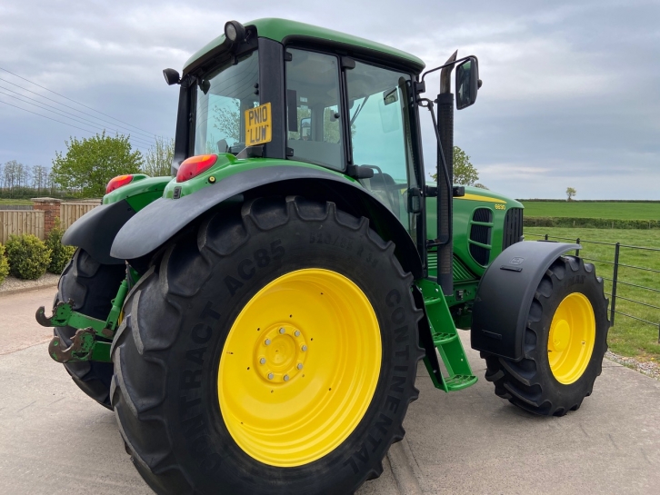 John Deere 6630