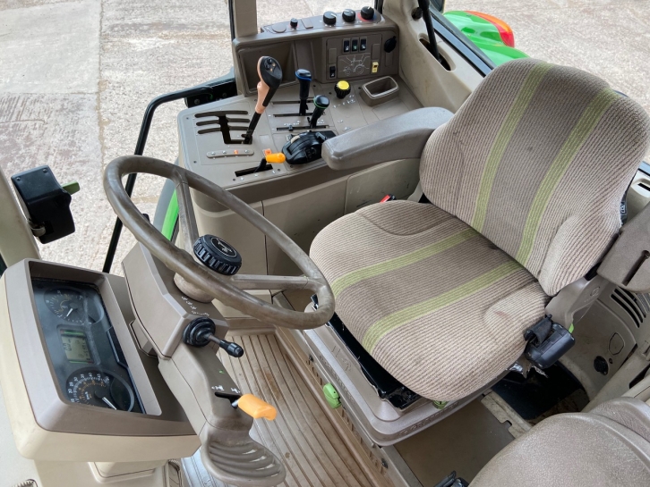 John Deere 6630