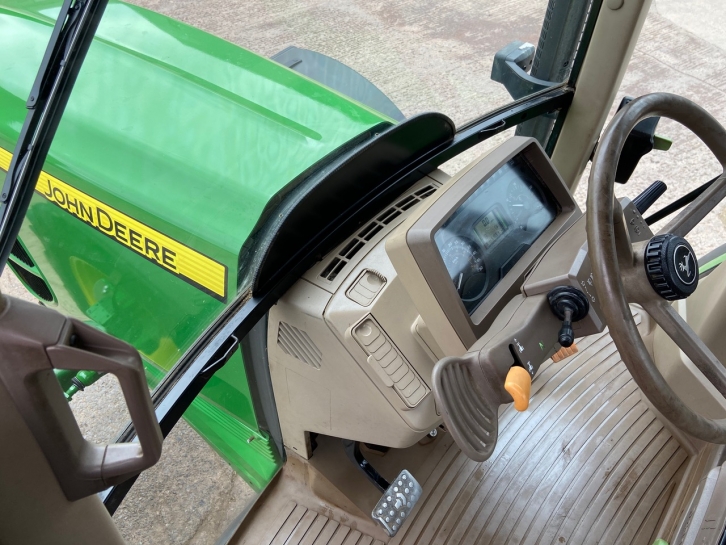 John Deere 6630