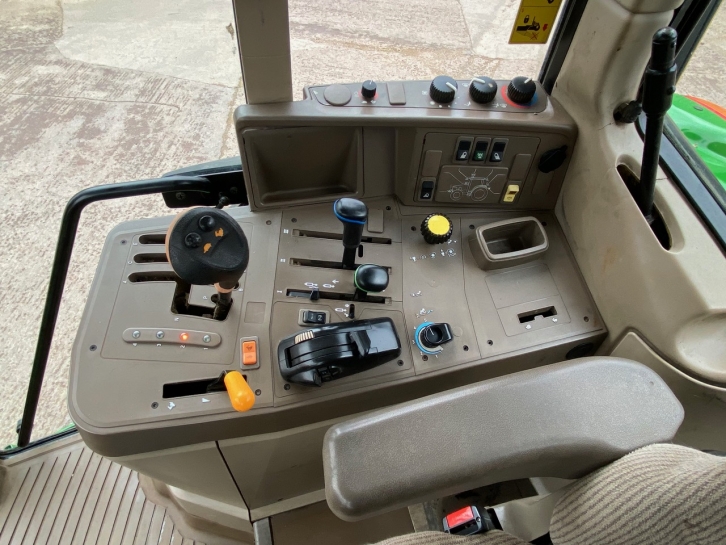 John Deere 6630