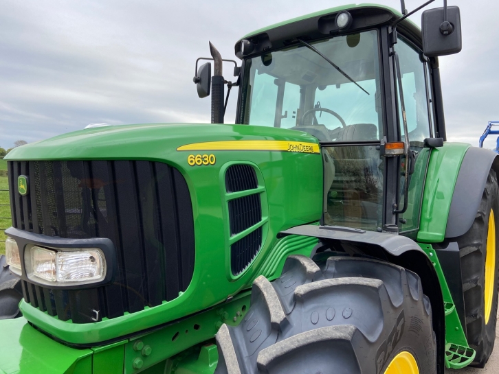 John Deere 6630