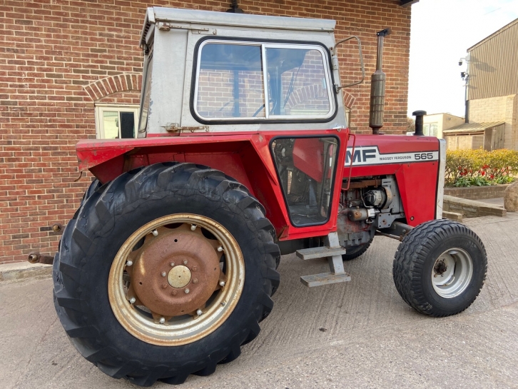 Massey Ferguson 565