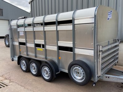 Ifor Williams TA510G3-14 14ft livestock trailer
