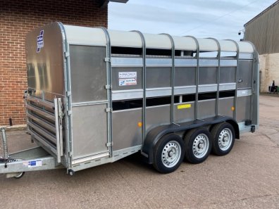 Ifor Williams TA510G3-14 14ft livestock trailer