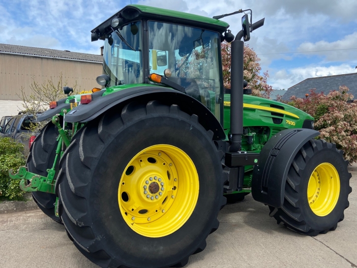 John Deere 7930