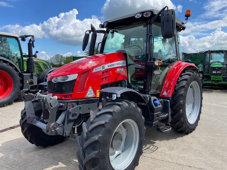 Massey Ferguson 5711S Essential