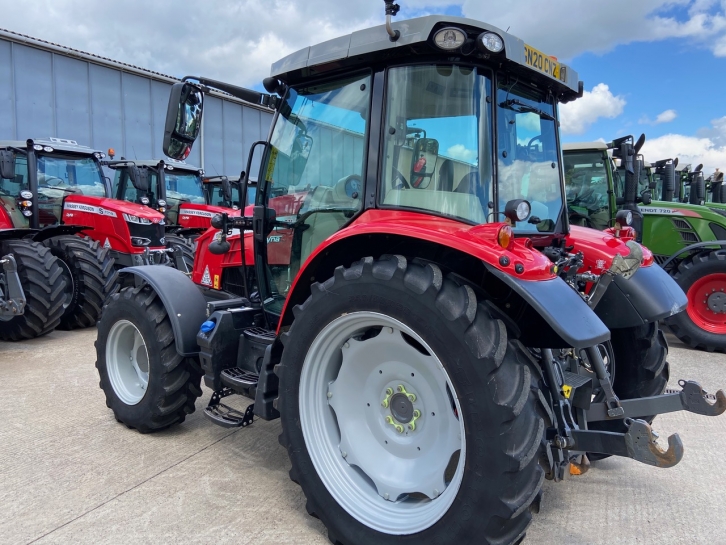 Massey Ferguson 5711S Essential