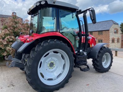 Massey Ferguson 5711S Essential