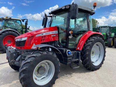Massey Ferguson 5711S Essential