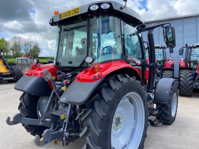 Massey Ferguson 5711S Essential