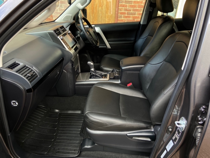 Toyota Landcruiser Active LWB commercial 2.8 Diesel