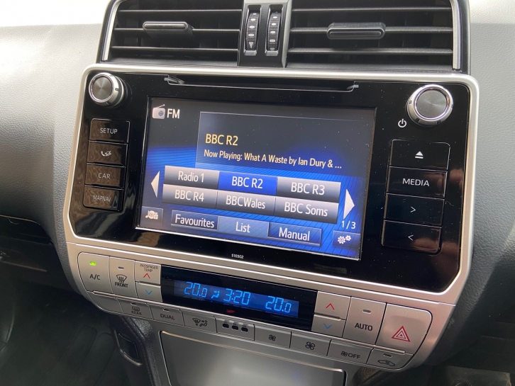 Toyota Landcruiser Active LWB commercial 2.8 Diesel