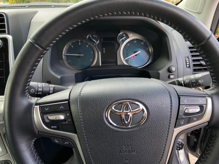 Toyota Landcruiser Active LWB commercial 2.8 Diesel