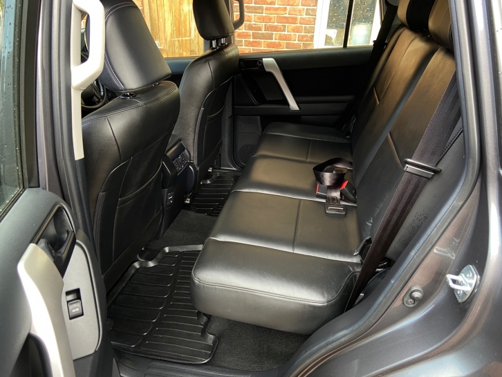 Toyota Landcruiser Active LWB commercial 2.8 Diesel