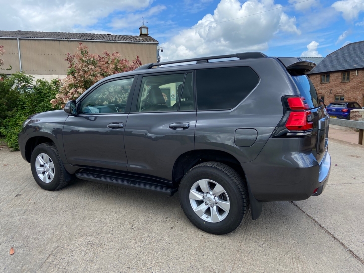 Toyota Landcruiser Active LWB commercial 2.8 Diesel
