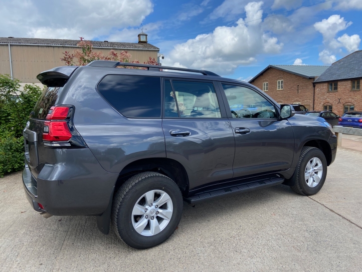 Toyota Landcruiser Active LWB commercial 2.8 Diesel