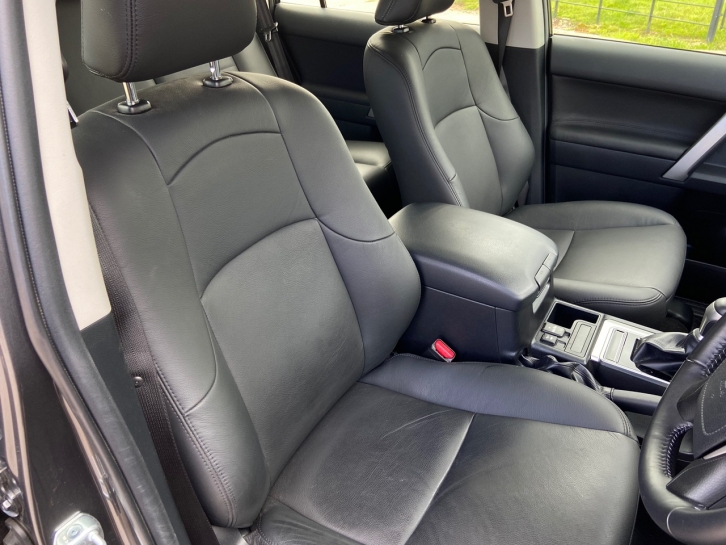 Toyota Landcruiser Active LWB commercial 2.8 Diesel