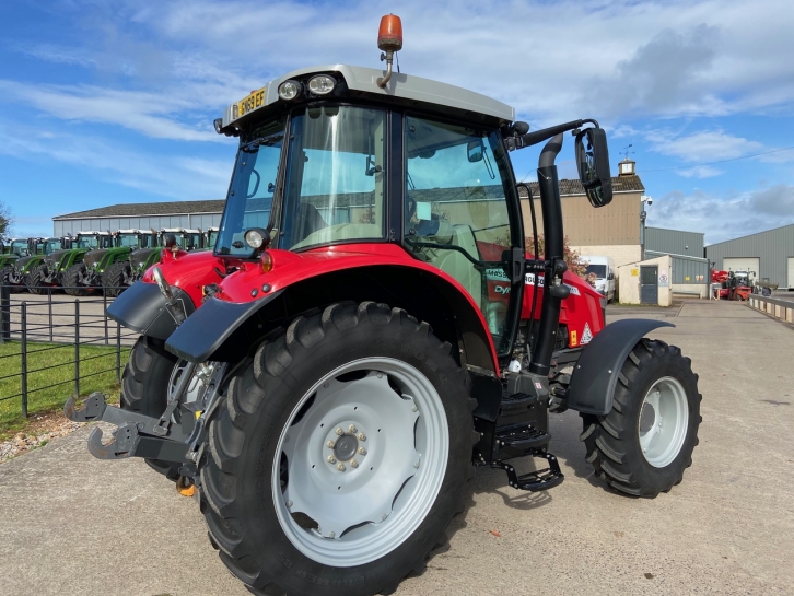 Massey Ferguson 5711S Efficient