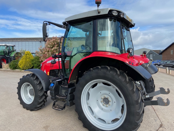 Massey Ferguson 5711S Efficient