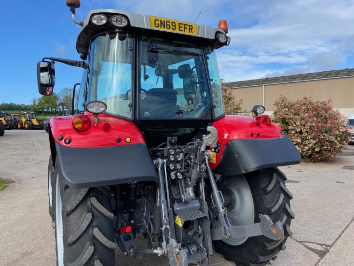 Massey Ferguson 5711S Efficient