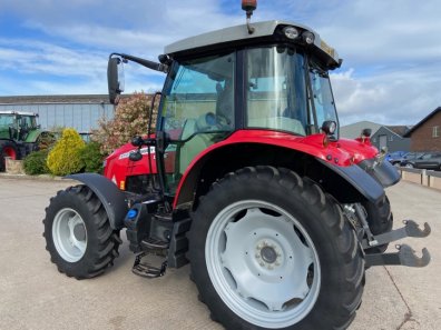 Massey Ferguson 5711S Efficient