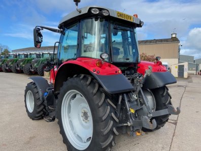 Massey Ferguson 5711S Efficient
