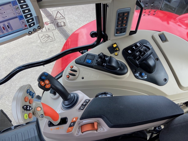 Massey Ferguson 6718S Exclusive