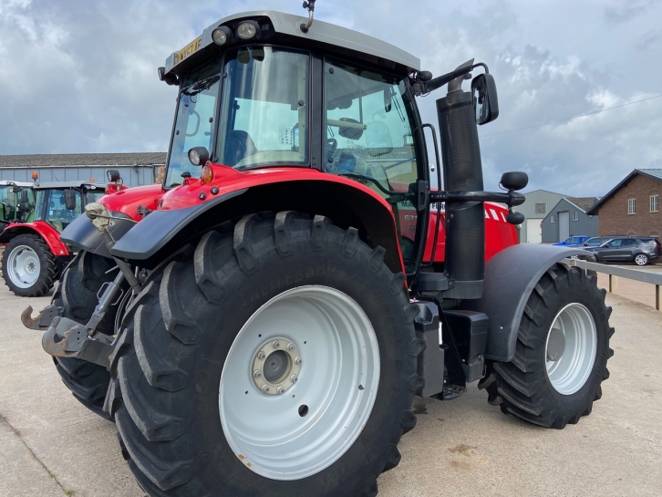 Massey Ferguson 6718S Exclusive