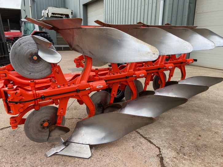 Kuhn Vari-Master 123 plough