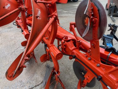 Kuhn Vari-Master 123 plough