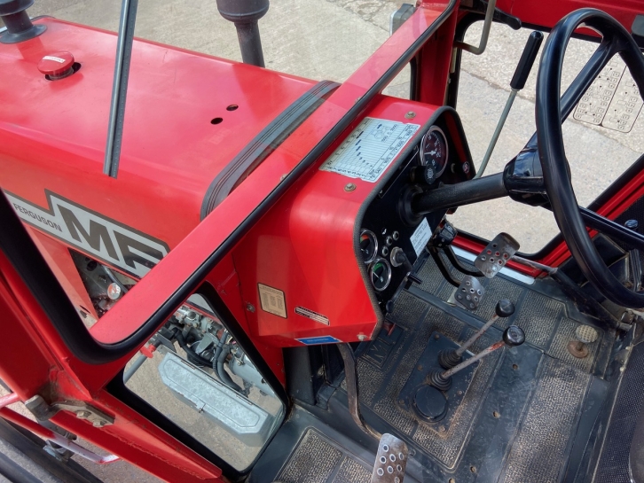 Massey Ferguson 575