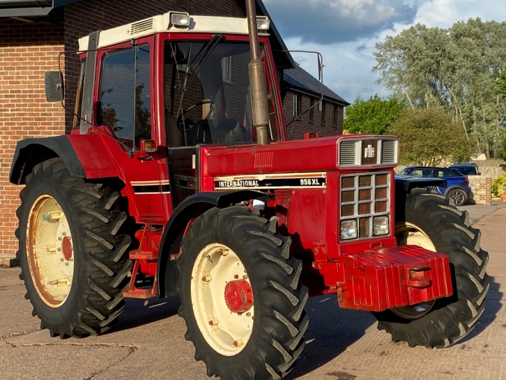 International 956XL