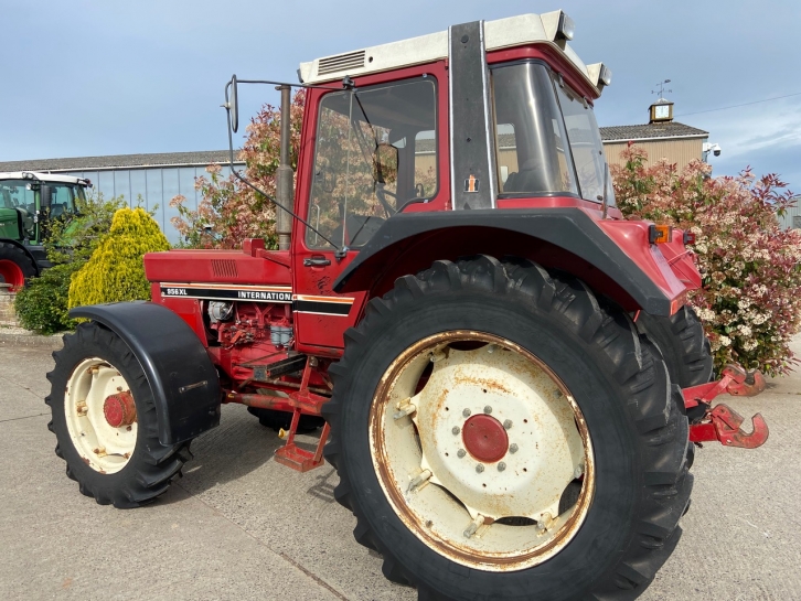 International 956XL
