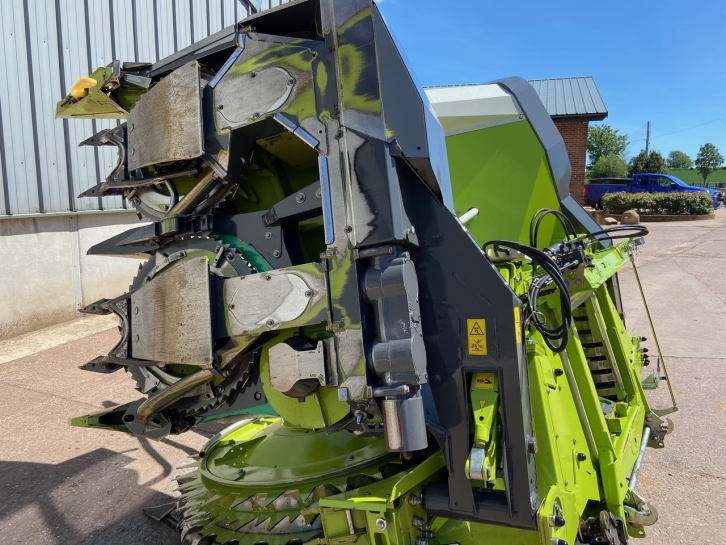 Claas Orbis 600 8 row maize header