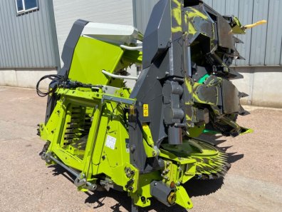 Claas Orbis 600 8 row maize header
