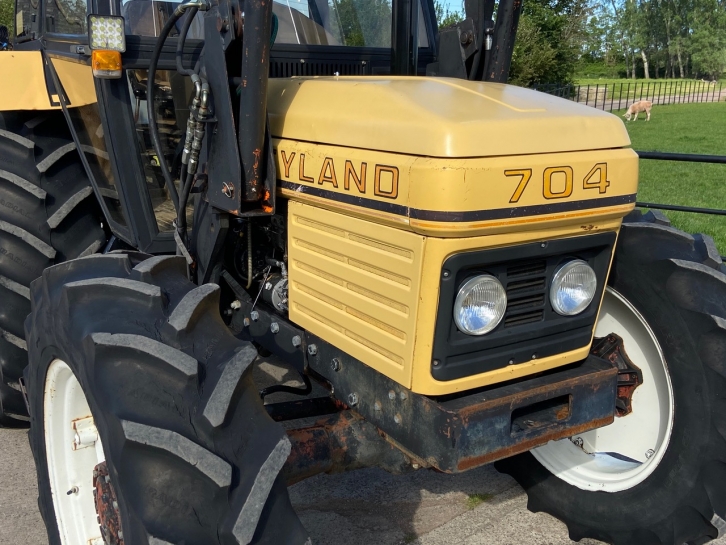 Leyland 704