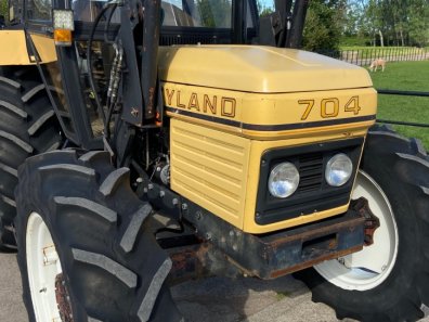 Leyland 704