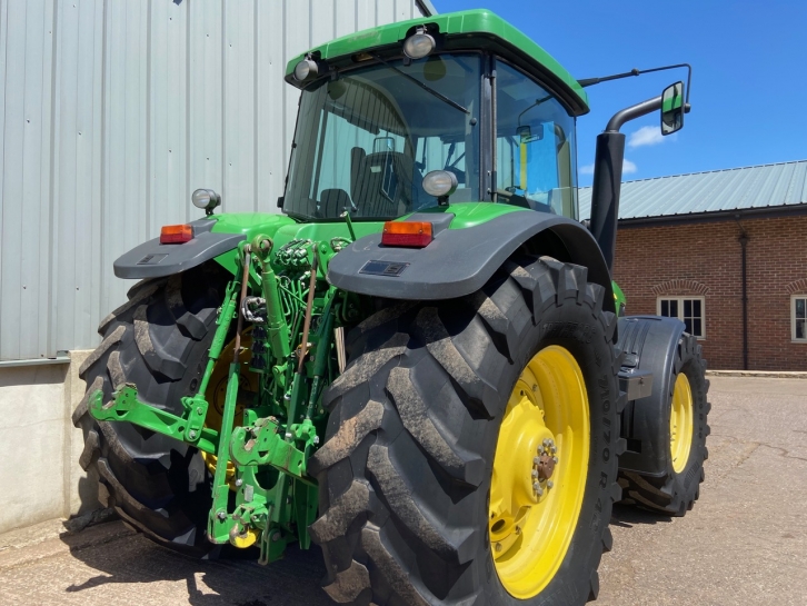 John Deere 7920