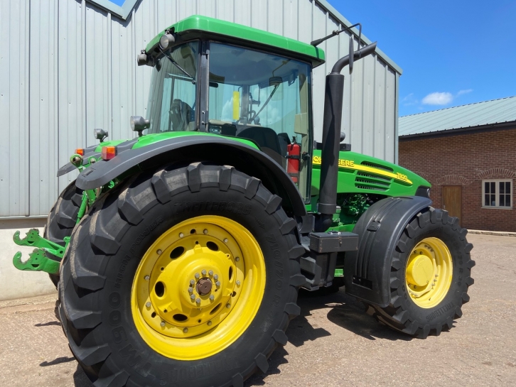 John Deere 7920
