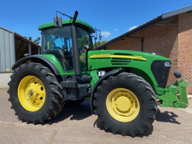John Deere 7920